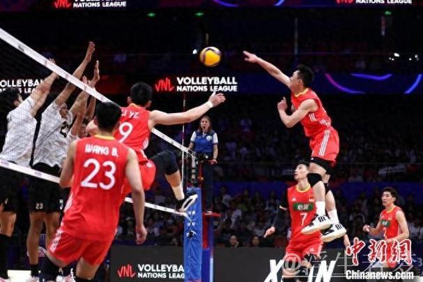 世界男排联赛揭幕 中国队首战负于日本队